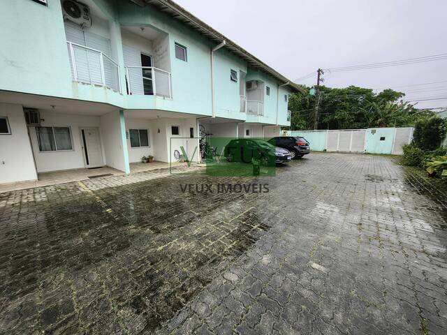 Casa para Locação em Caraguatatuba - 2